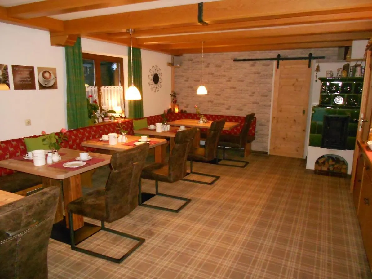 Gaestehaus Weisses Roessl Reit im Winkl Hotel