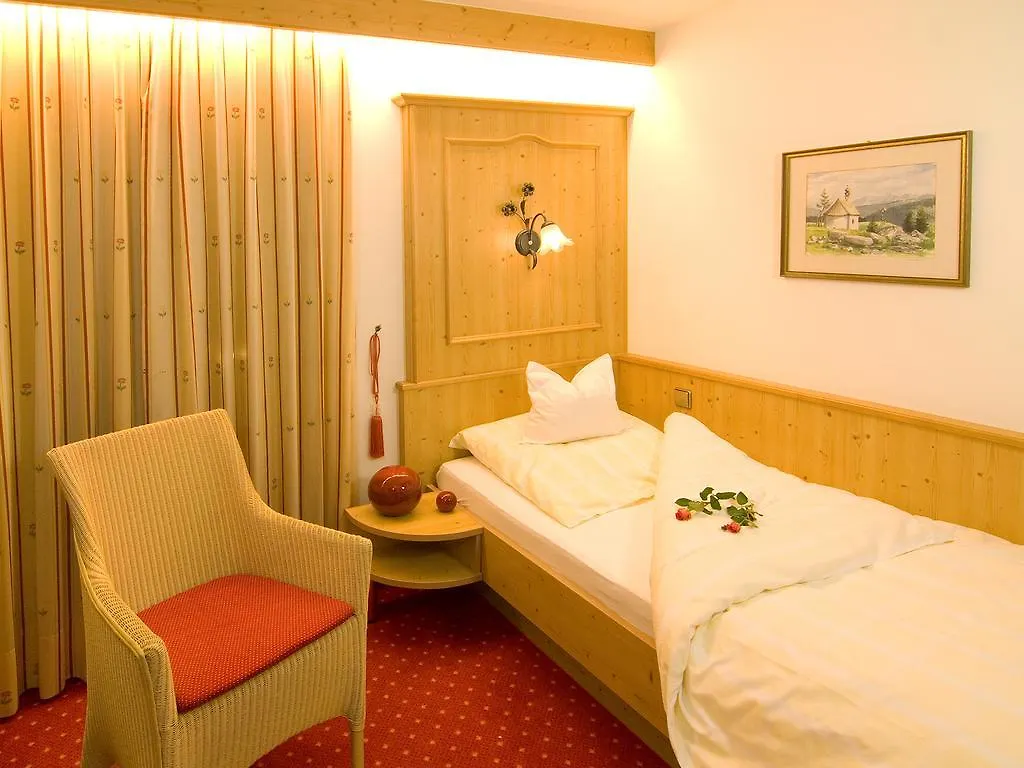 Hotel Gaestehaus Weisses Roessl Reit im Winkl